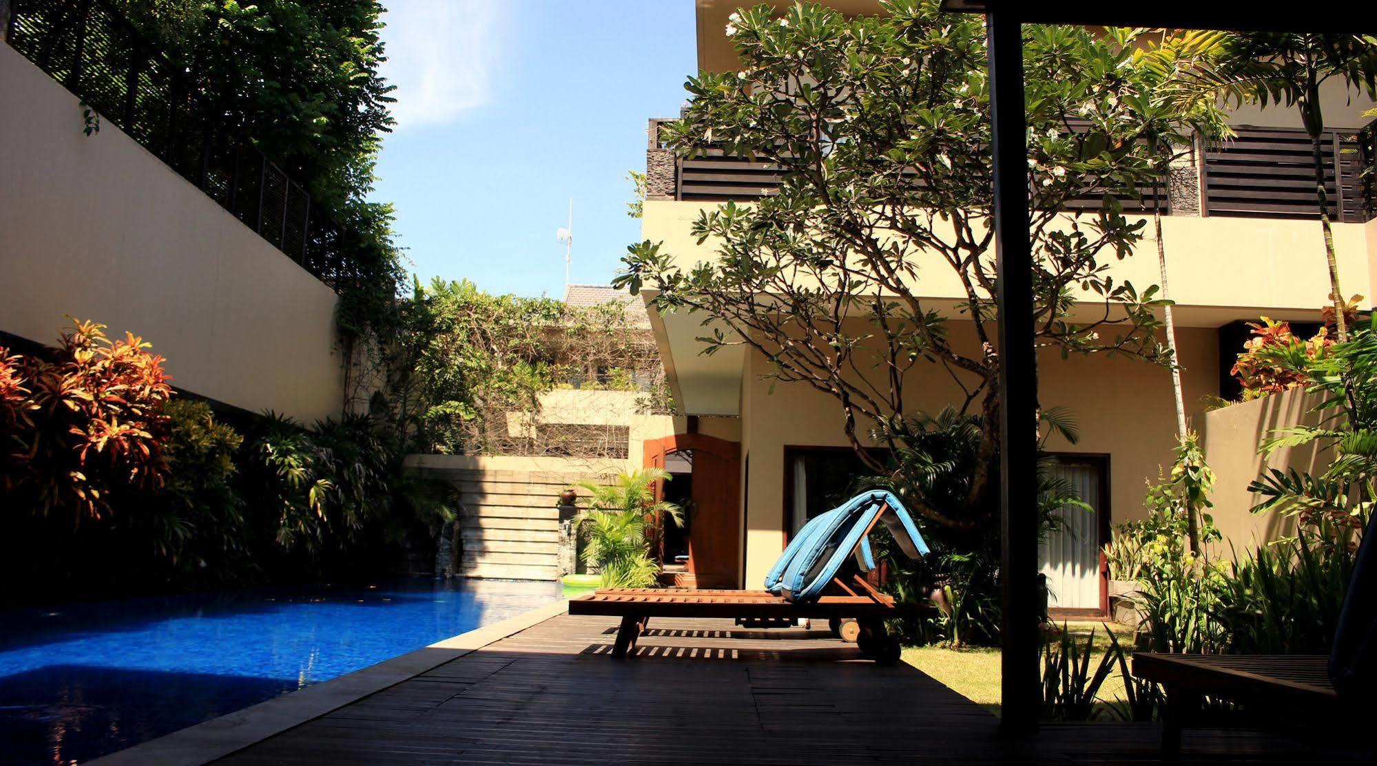 Alam Warna Villa Seminyak Buitenkant foto